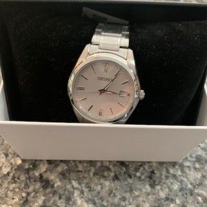 Seiko Men's Essentials Stainless Steel Bracelet 40.2 mm Quartz watch